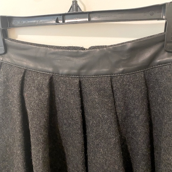 Skirt - Picture 2 of 2